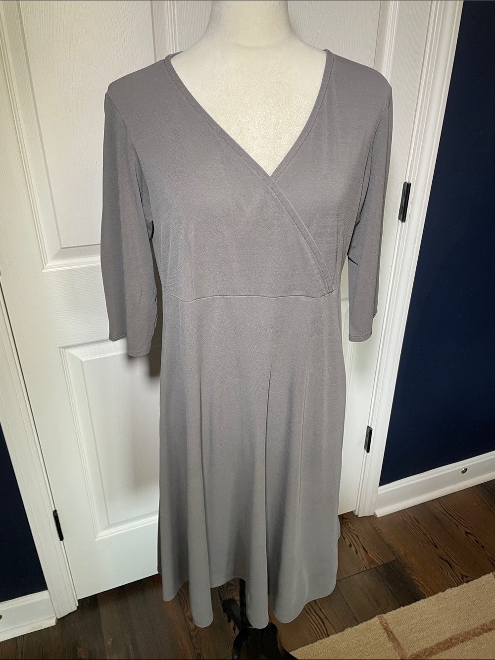 Eileen Fisher Silk Gray V-Neck 3/4 Sleeve Midi Jersey Stretch Dress Size Medium